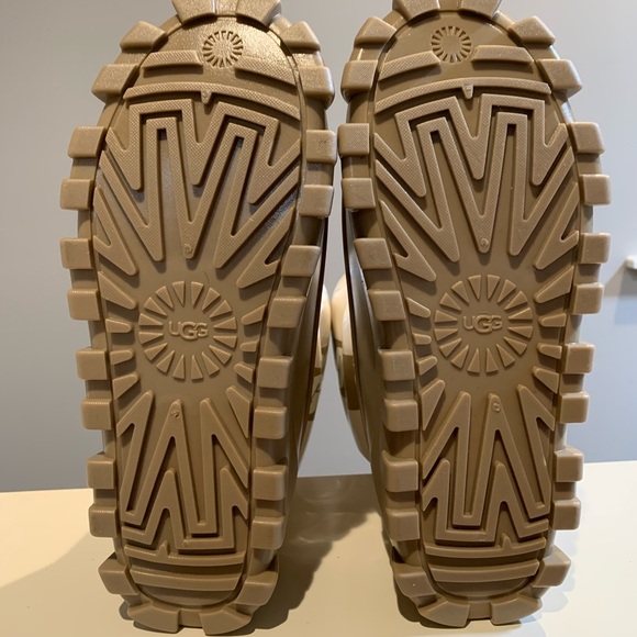 NEW UGG Women’s Classic Brellah Mini Boot - Picture 6 of 9